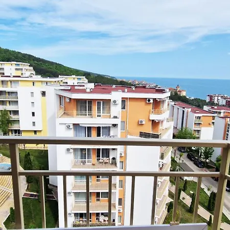 Imperial Sea View Apartment *